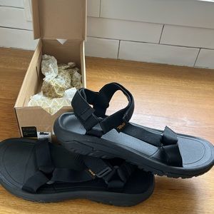 Men's Teva Hurricane XL2- size 12 new